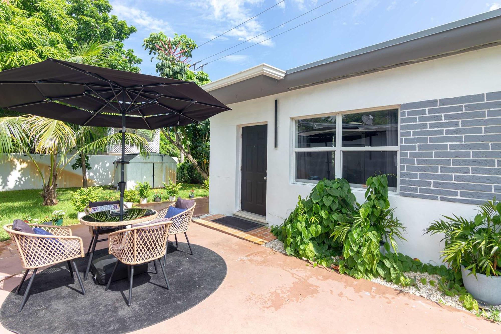 מיאמי Serene Cottage Retreat, Ideal For Couples & Solo מראה חיצוני תמונה